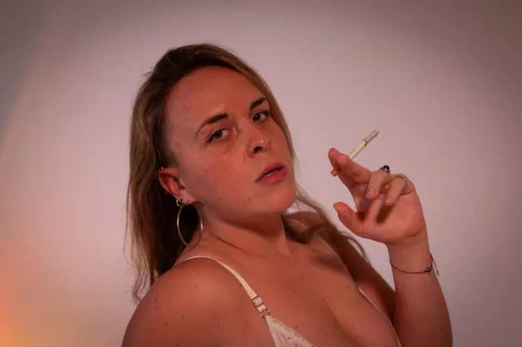 It feels so good to watch me smoking, right? 