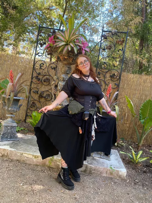 Just a little elf dropping by 