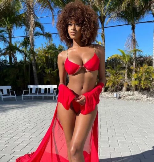 Nope. If I'm Not In Air Conditionin' My Hair Is In Bun Or A Pony Tail...Way To Hot For This!

