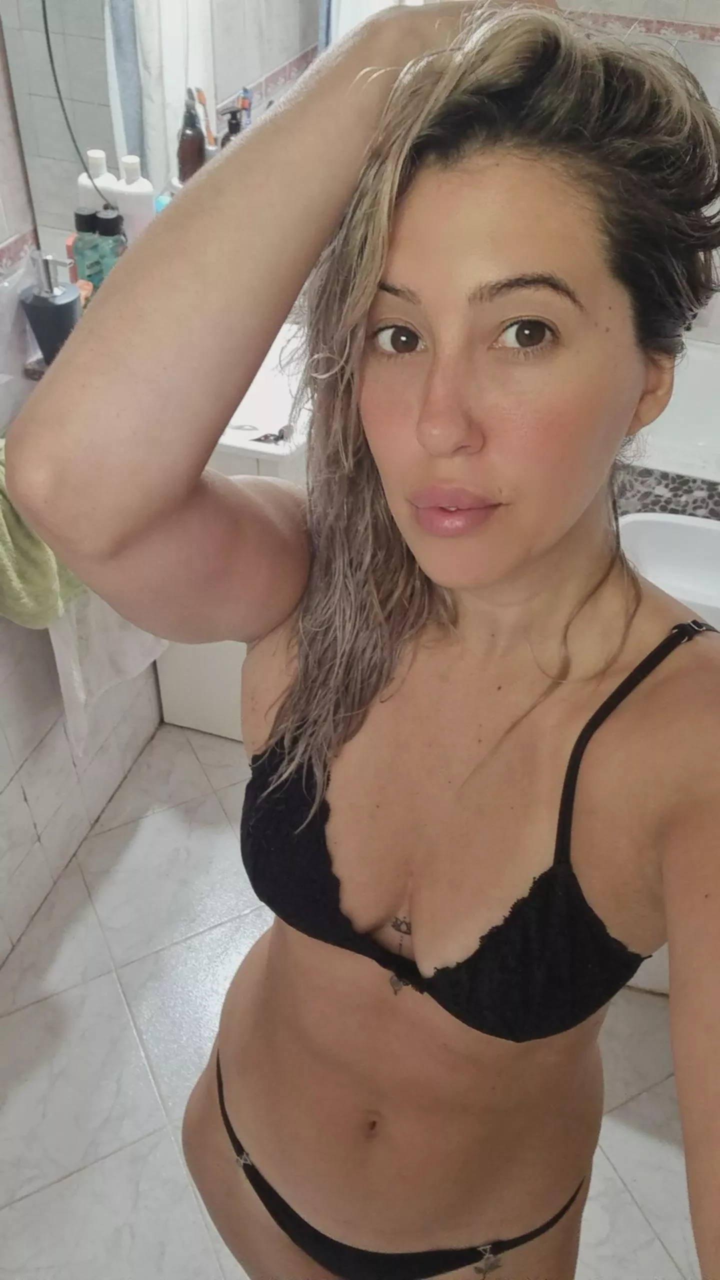 post gym shower it's so hot
