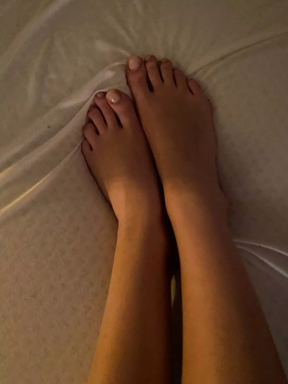 Pretty hippy feet