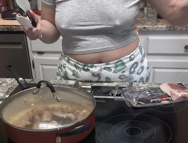 Same top with no bra… bonus bacon!