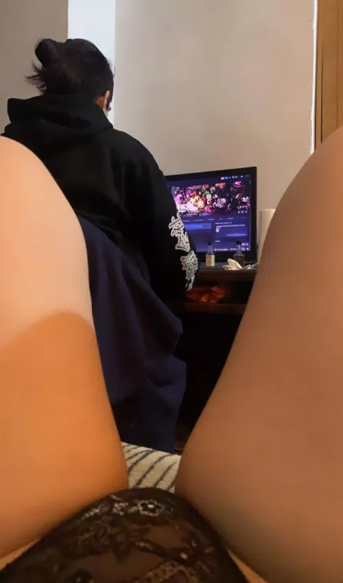 se imaginan traer esas piernas por bufanda?