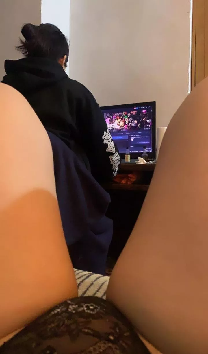 se imaginan traer esas piernas por bufanda?