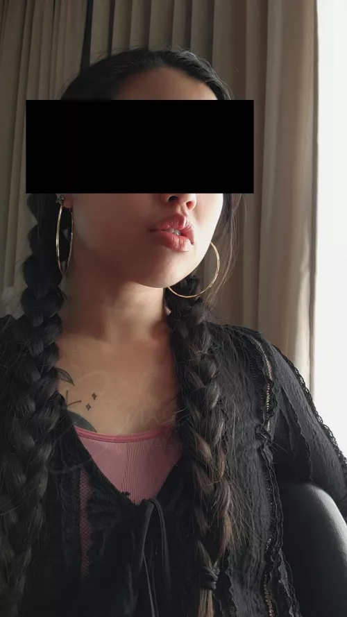 Serving a soft domme