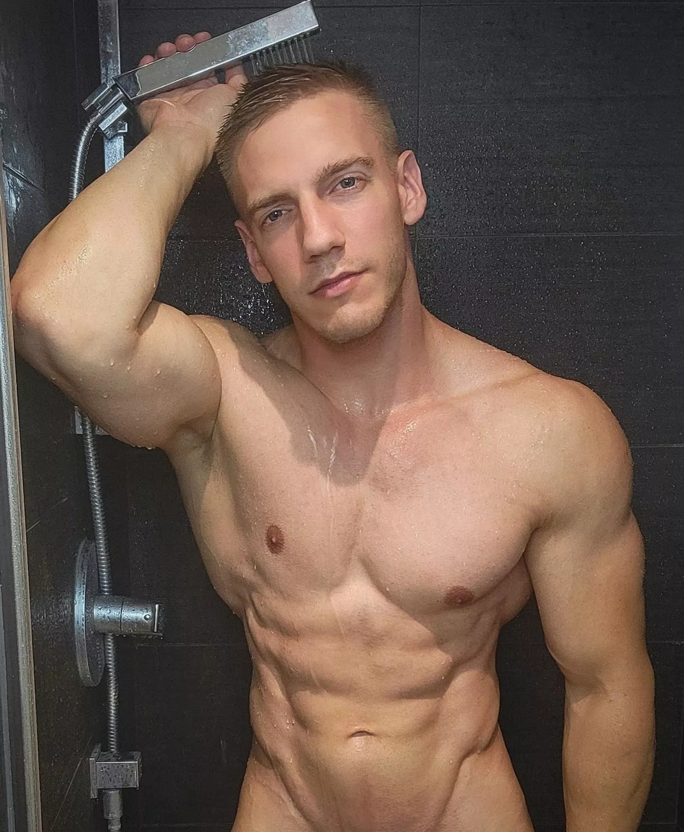 Shower fun awaits.. let’s make a splash together! 😈..