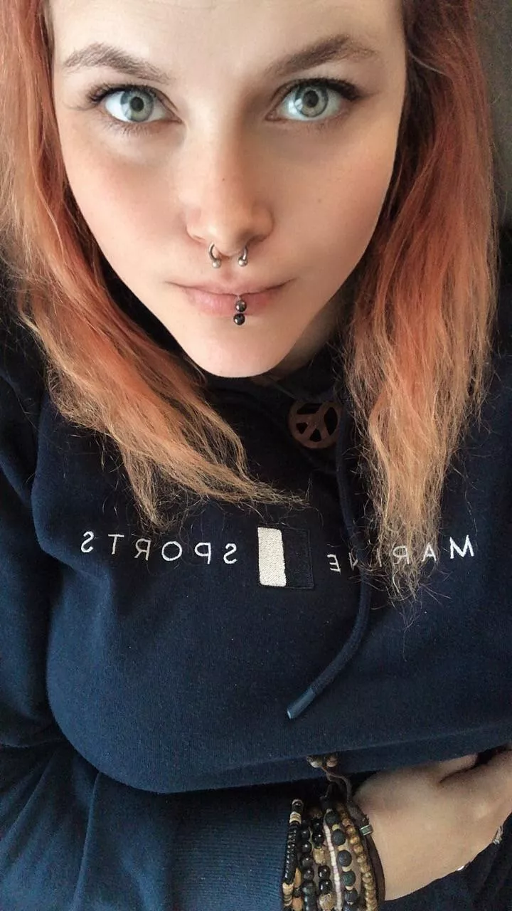 - Swedish goddess needs a new loyal toy! 💋