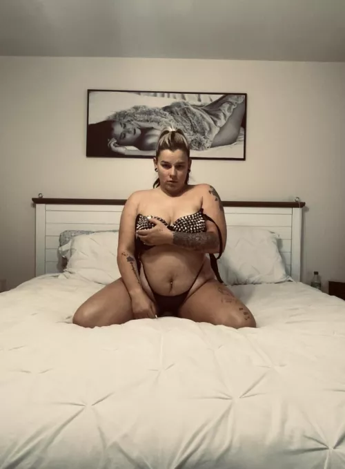 This is still too much clothes 😈🖤