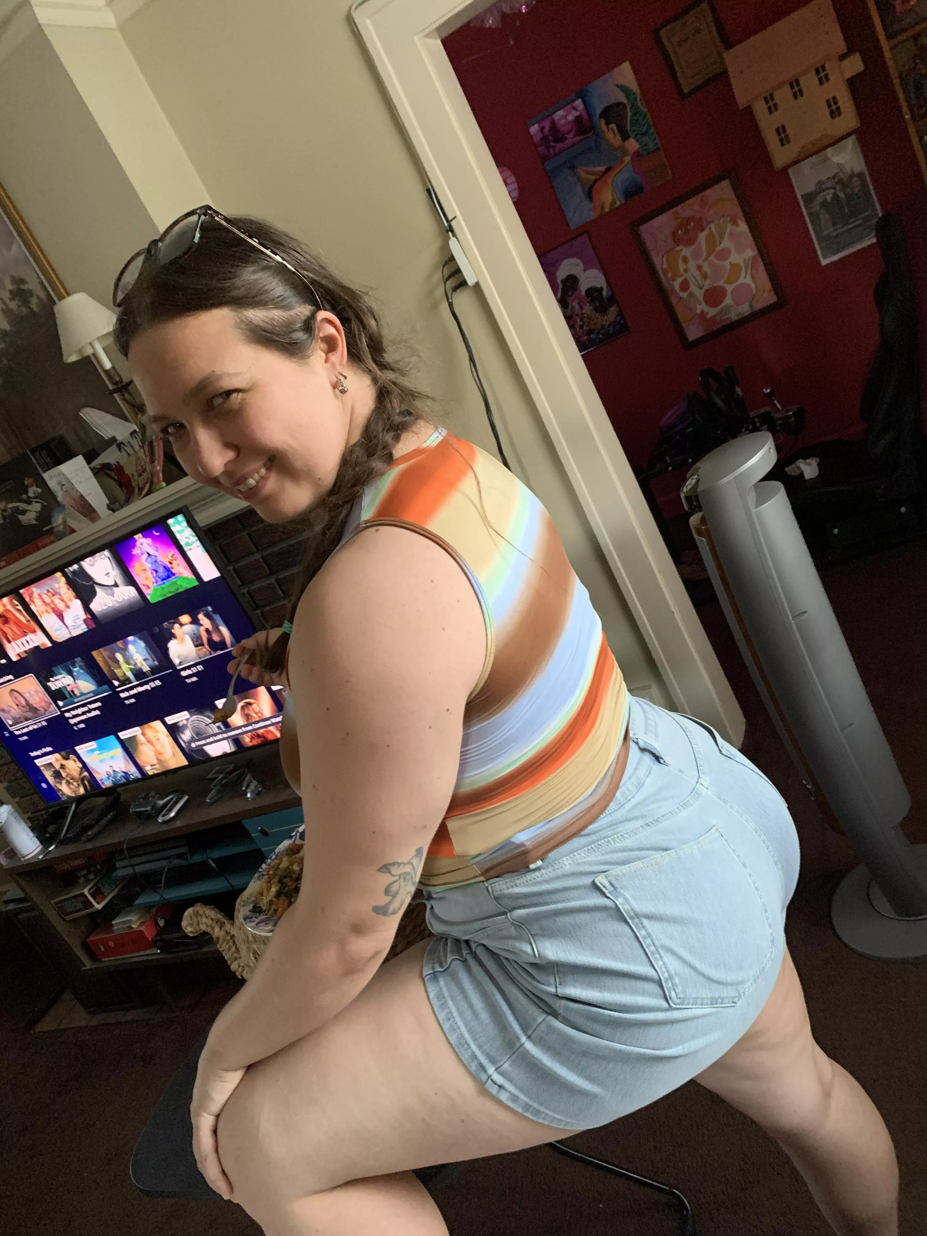 Tight jorts and Netflix