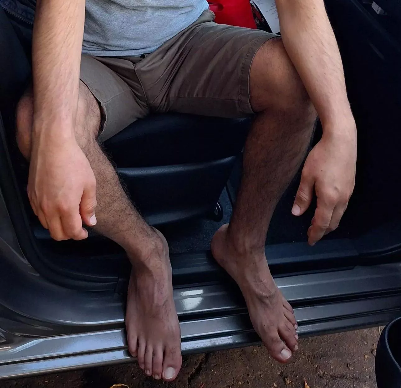 who else likes being barefoot? 👣