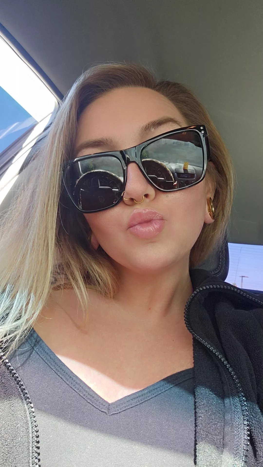 You may approach.. 💋 i know its payday 