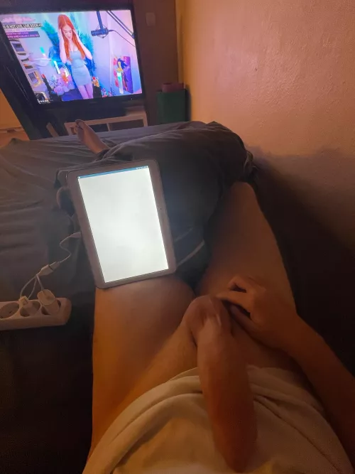 [19] looking for a hung jerkbuddy🤭