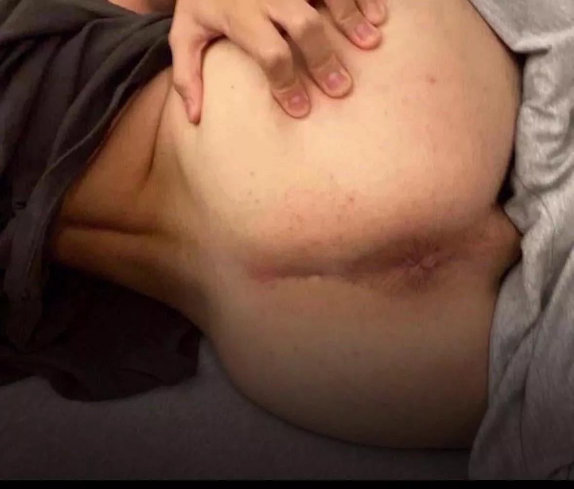 19m bottom looking for a hung or muscular top sc:gay_boytwink19