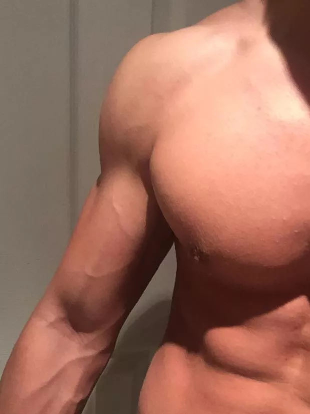 25 fit muscleboy top here