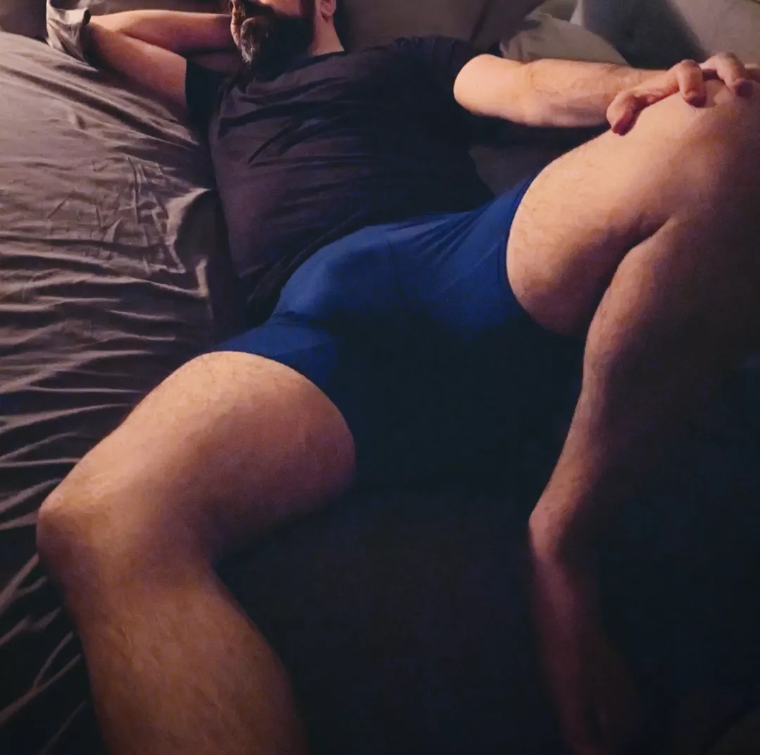 44M #PierceCounty Rainy evening lounge, my wife asked me to pose for her