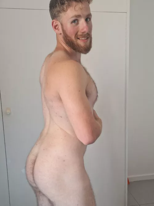 Anyone like big booty blondes? 