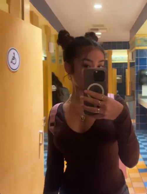 [b4d] hi just turned 18 looking for a daddy