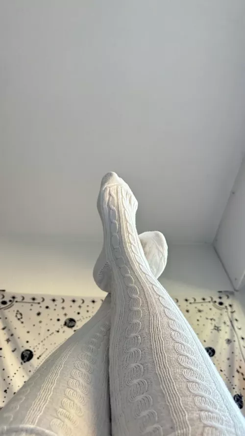 Bang me while you play with my feet.
