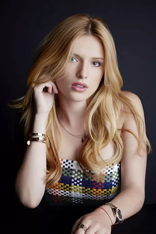 Bella Thorne 