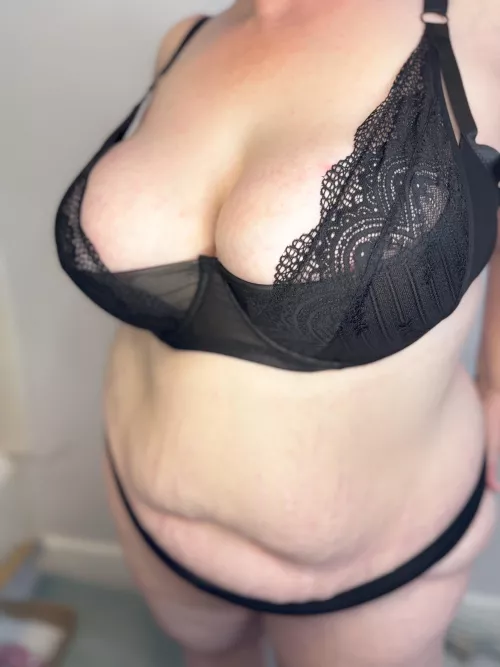 Big boobs just look better in lace