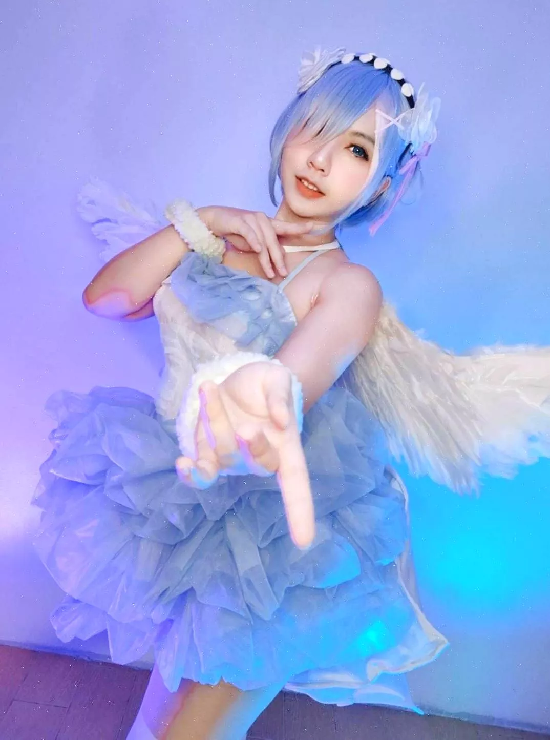 Cute butt in light tight skirt