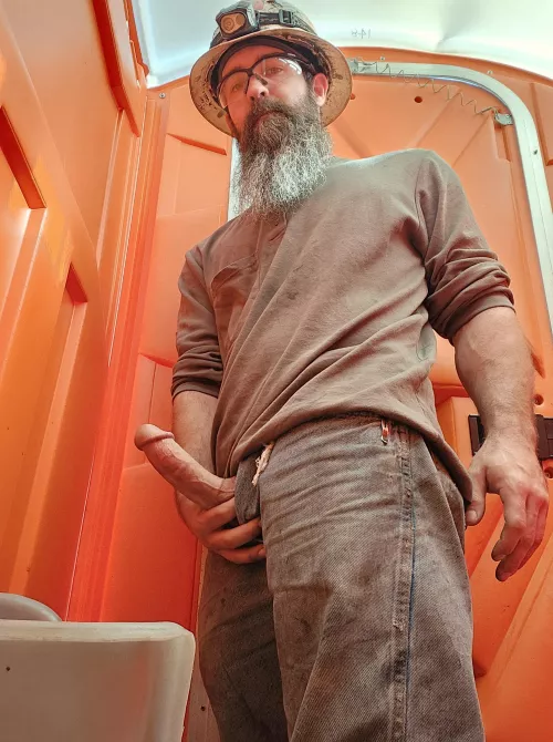 Dangerous to scroll reddit at work 