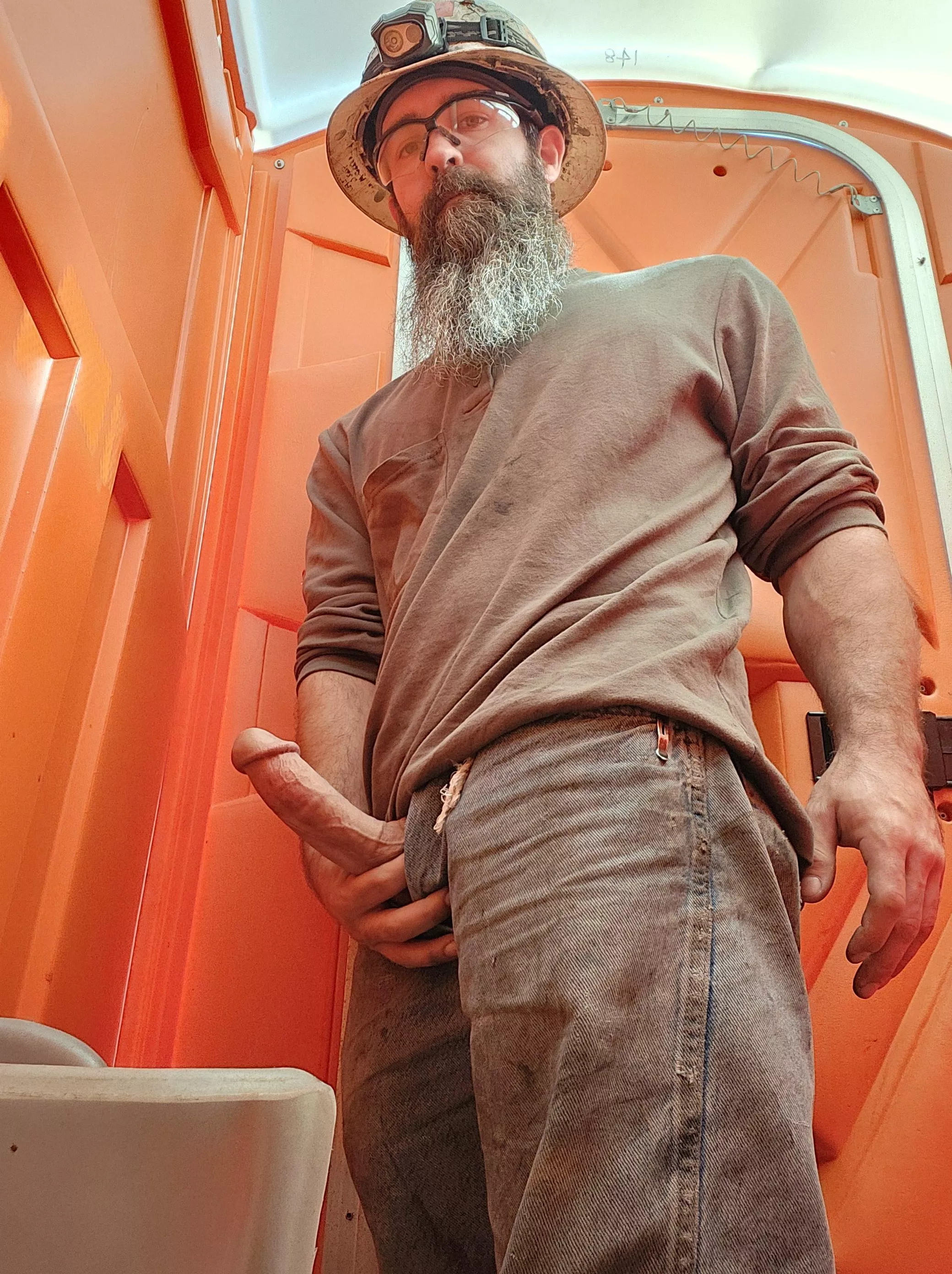 Dangerous to scroll reddit at work 