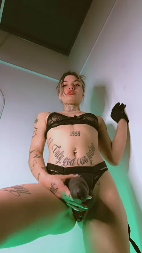 Describe me in one word an i'll bully you ( try me)