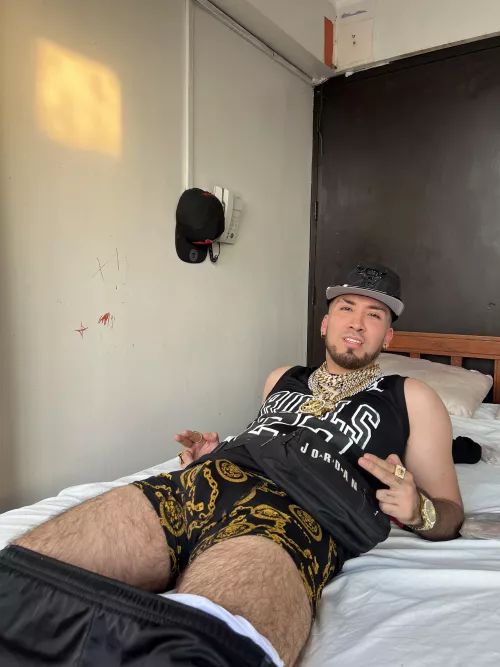 Do you like hairy bodies? Then I’ll be your biggest obsession, bitch haha!