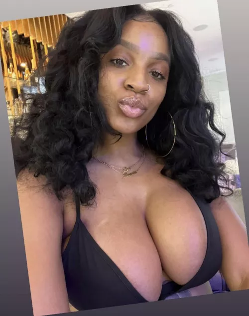 Fine ass Aaliyah in Dallas. Look at them thangs!!!