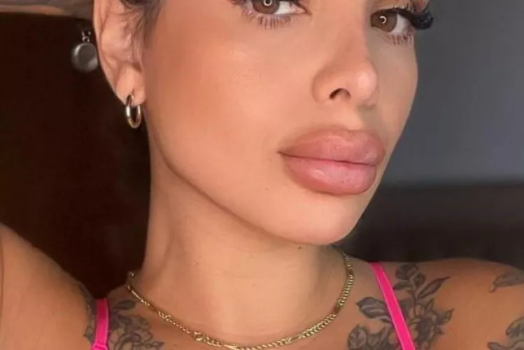 fleshy lips for your enjoyment