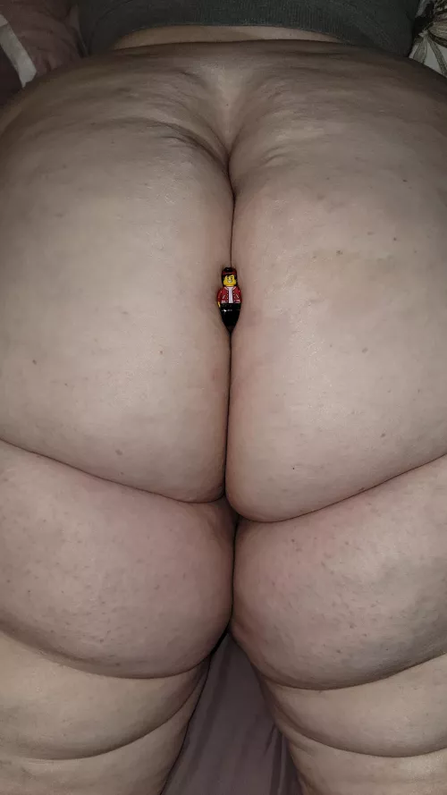 Giantess with a giant ass 