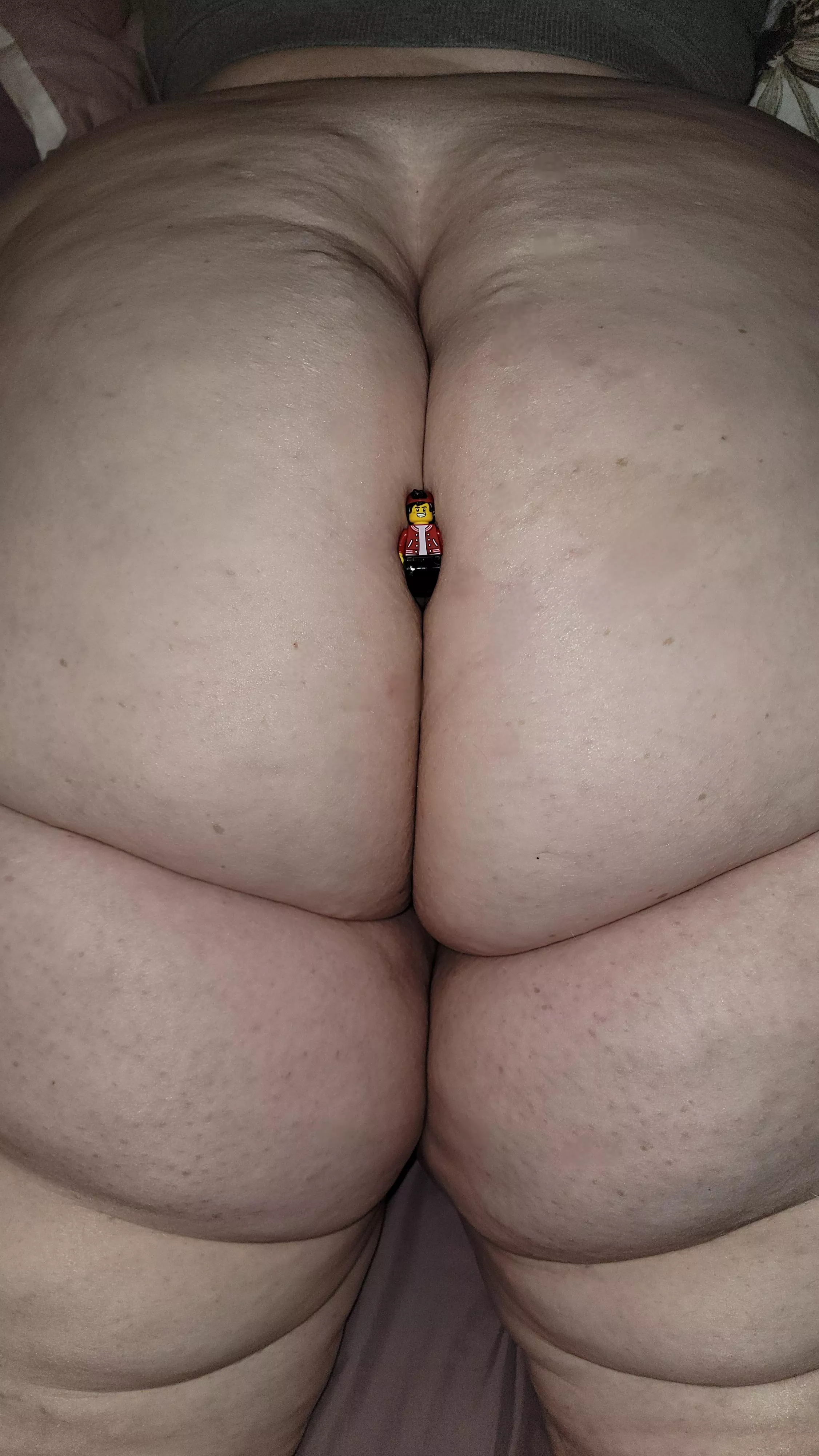 Giantess with a giant ass 