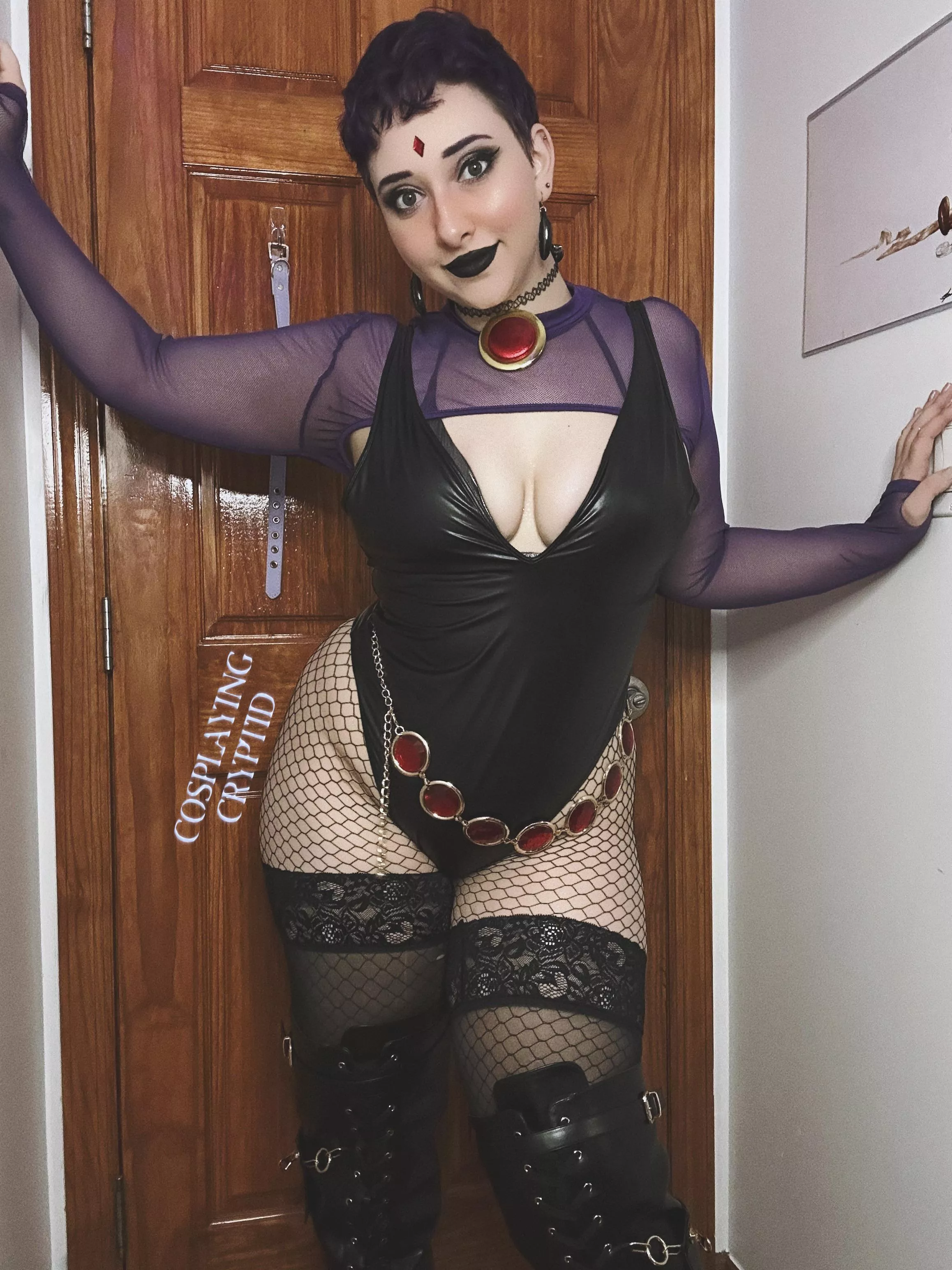 Goth gf Raven (Cosplaying Cryptid)