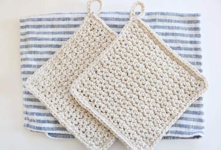 HELP HELP is this gender neutral??? I am giving it to a baby