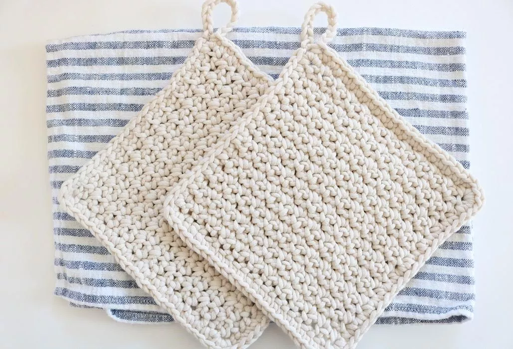 HELP HELP is this gender neutral??? I am giving it to a baby