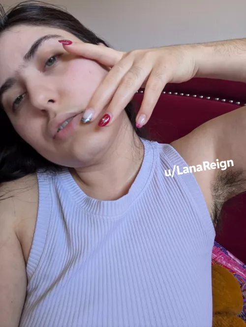 Hi I'm Lana your new hairy mami 
