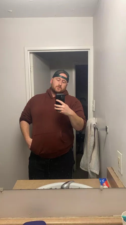 Hosting tonight, women only please HMU. 