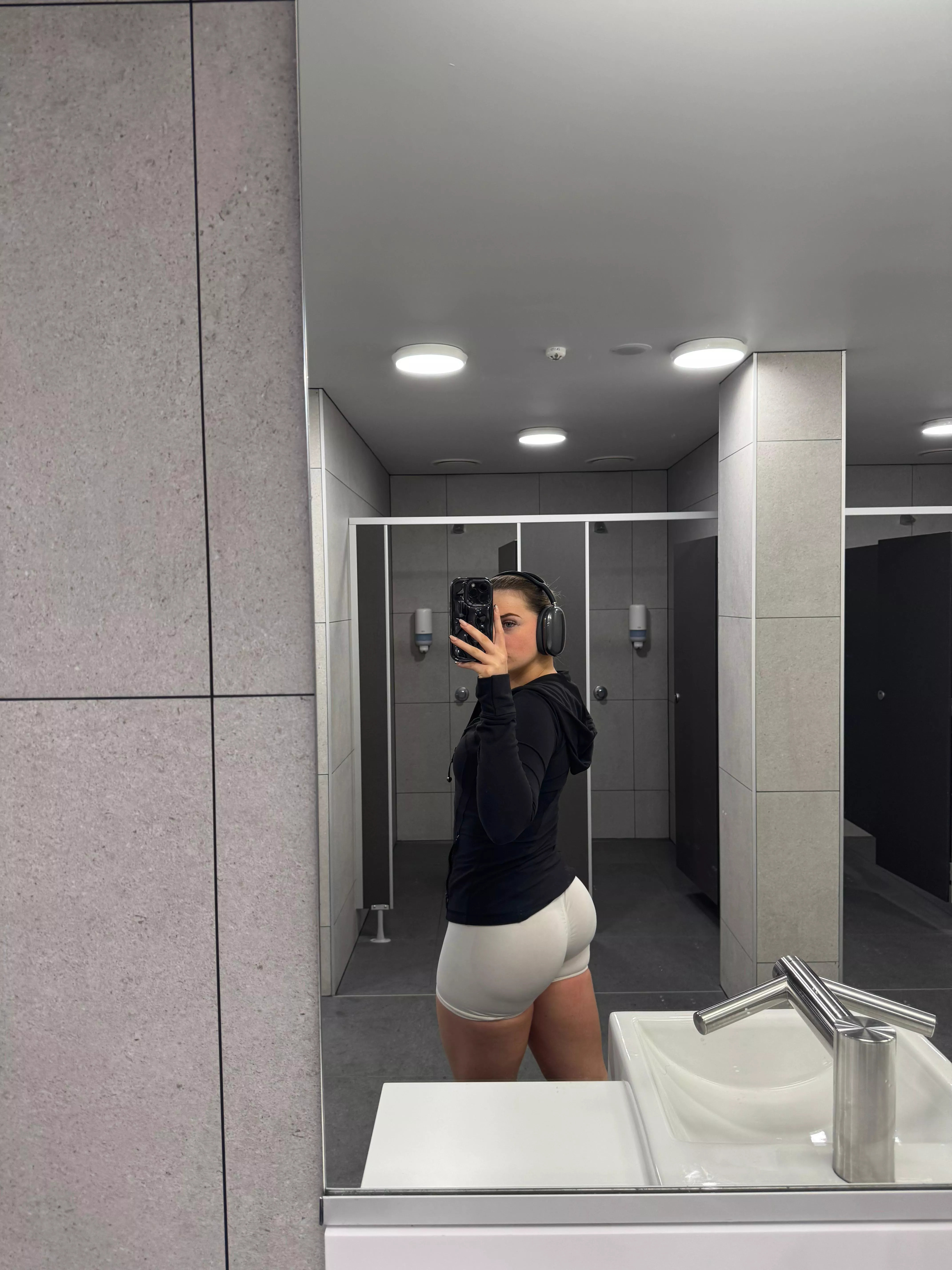 I need a gym buddy to train me. Anyone? 