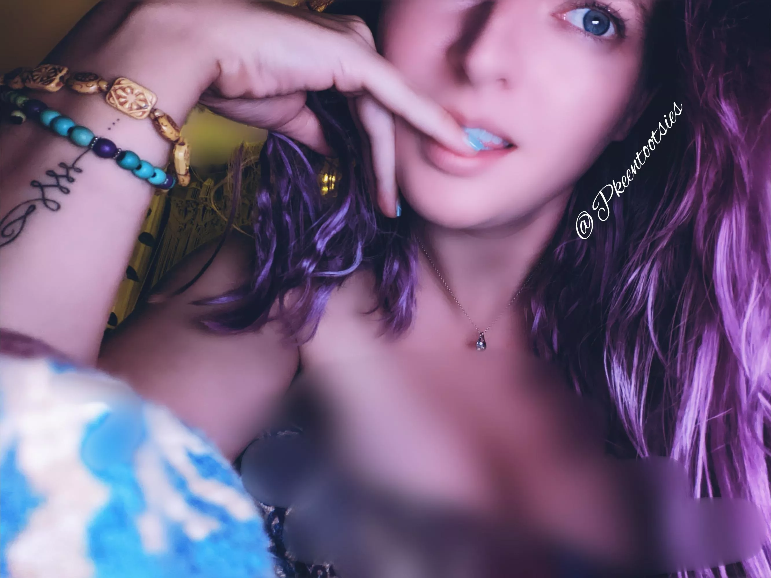 I'm sorry.... What were you saying? Sub brain forgotten to use vowels again? I'm not surprised. 