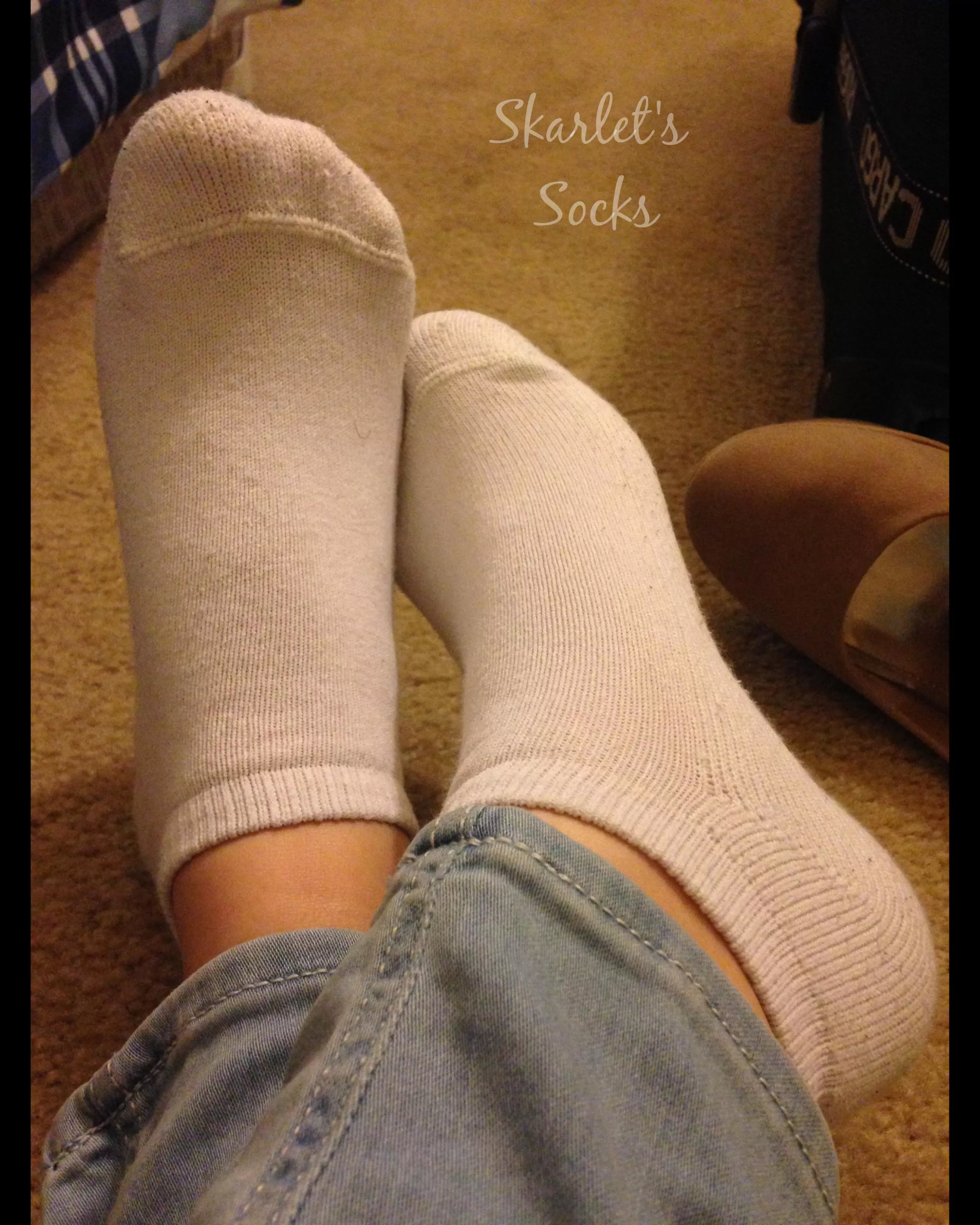 Just took my high heels off, wanna sniff? [F]