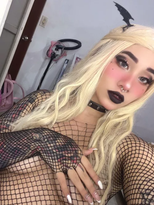 Last few days on my special promos and prices, subscribe and get a FREE no-limits video directly in your dm💜😈👇