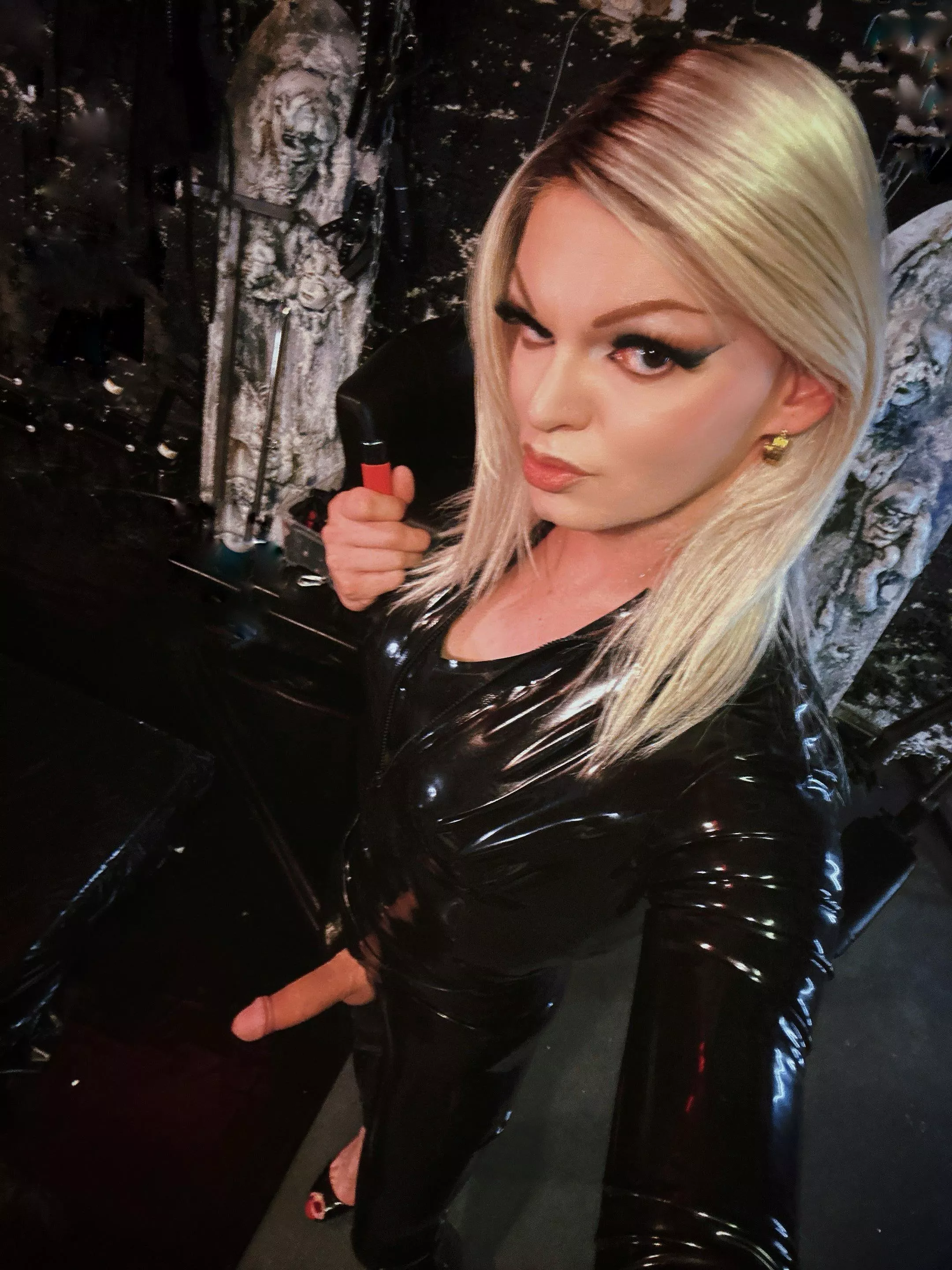 Love when you kneel without questioning 