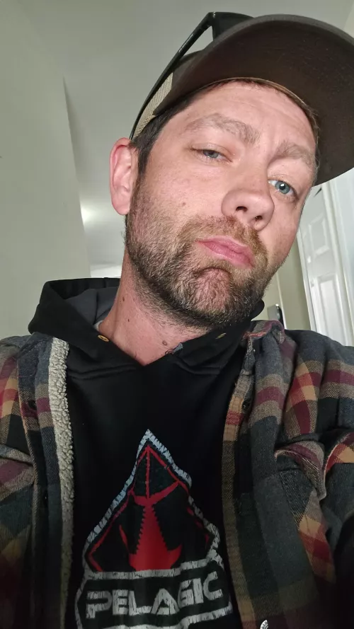 [M4F]Vehicle in the shop, stuck at home, lonely and horny. Any ladies want to come hang out and have some fun?? (920)