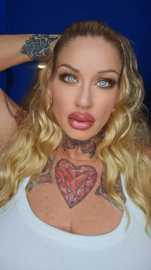 My lipgloss be poppin