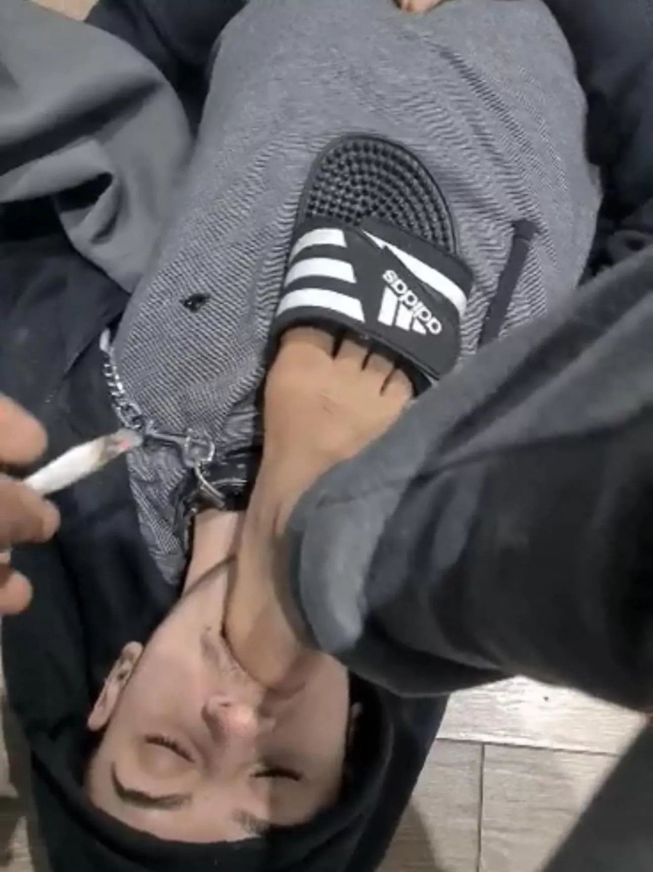 Need to smell guys feet