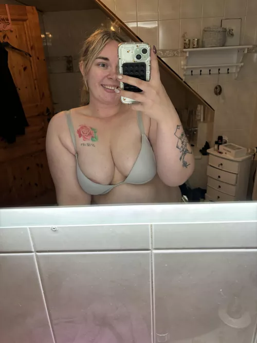 Oh my nipple looks out a little 🫣 Boston 