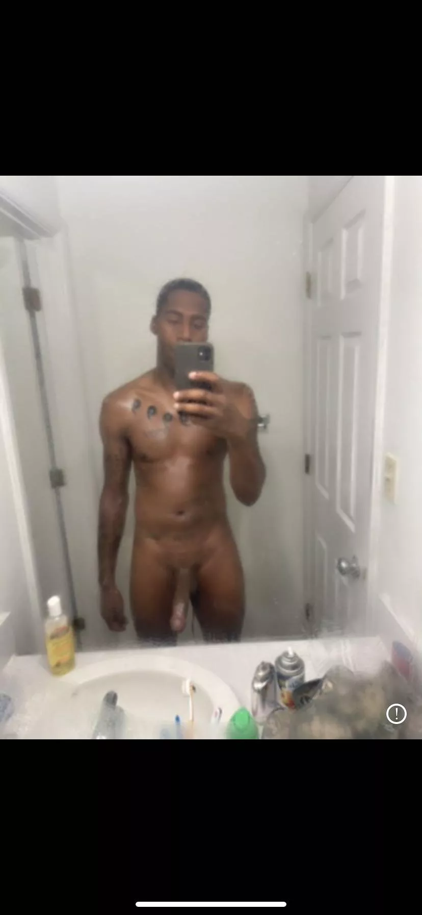 Selling pics and videos and will also do requests. Hit me up and let's have some fun 