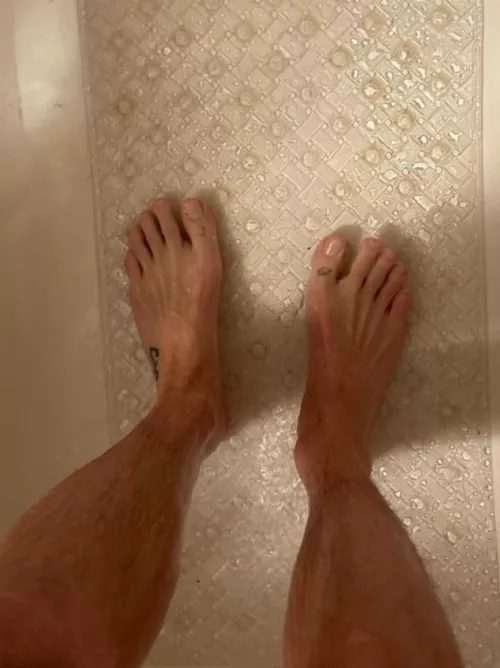 Shower feet 
