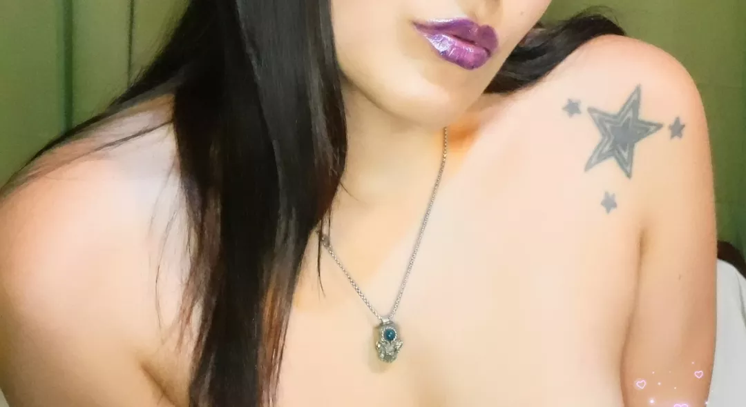 Some delicious kisses I would give you 🤭